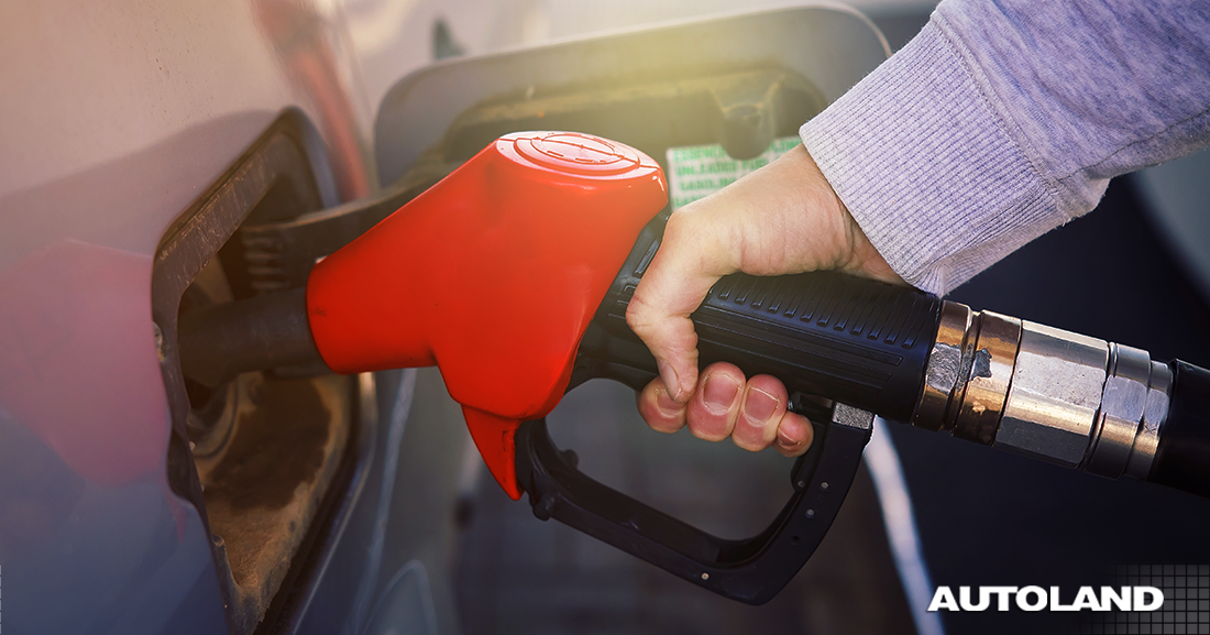¿Quieres ahorrar gasolina? Descubre 6 autos que consumen poco combustible Thumbnail
