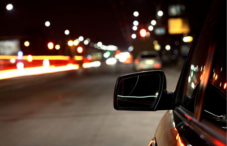 7 tips para conducir de noche 